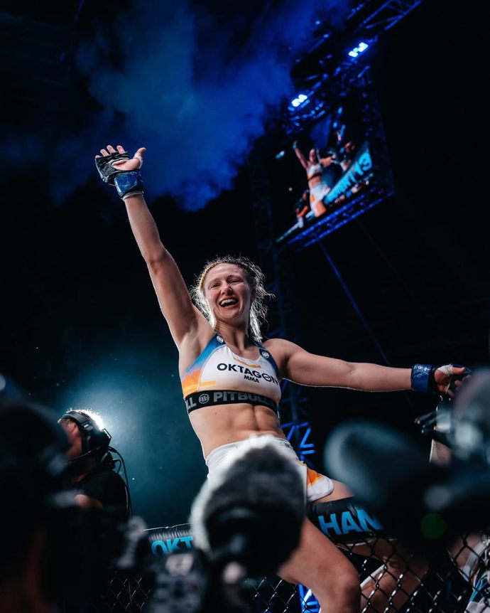 FOTO: MMA zápasnice Lucia Szabová. – stránka 7