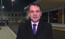 Novináře pak s ledovým klidem vytrolil a vyčetl jim, že hlavu státu sami nesledují.