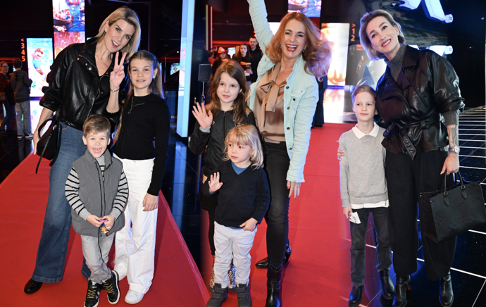 Foto k tématům Iveta Lutovská, Dominika Mesarošová, Markéta Muzikářová