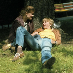 Zuzana Bydžovská a Miroslav Vladyka ve filmu Ten svetr si nesvlíkej.