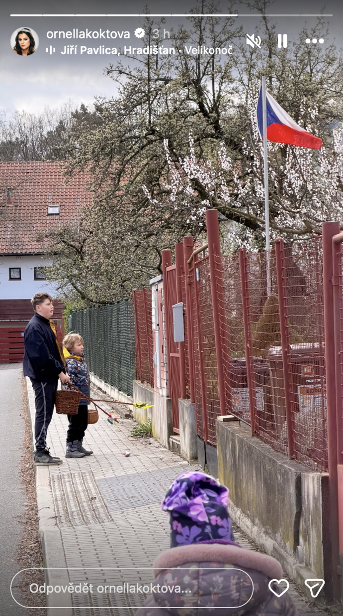 FOTO: Ornella Koktová tráví Velikonoce se svými dětmi. – stránka 5