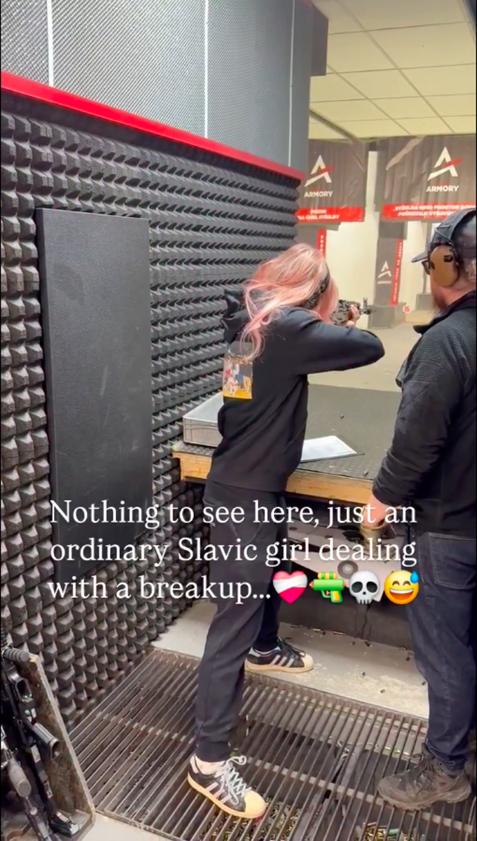 FOTO: Místo truchlení vyrazila na střelnici. – stránka 6