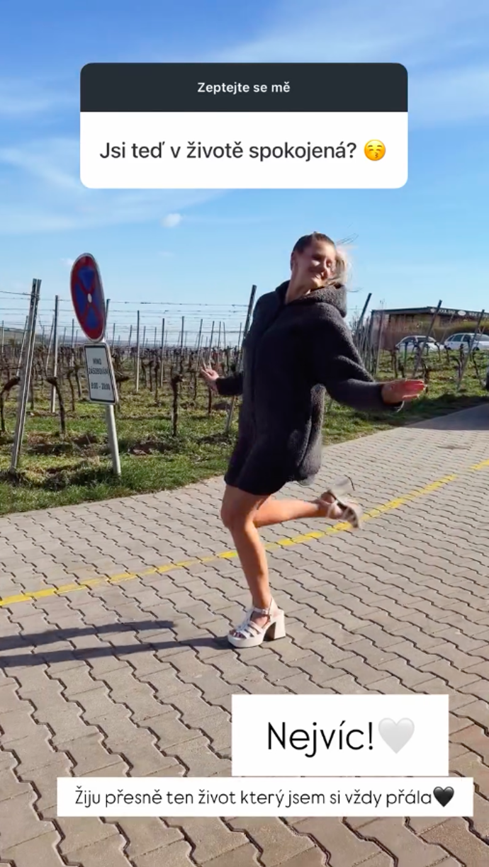 FOTO: Natálie prožívá krásné období. – stránka 12
