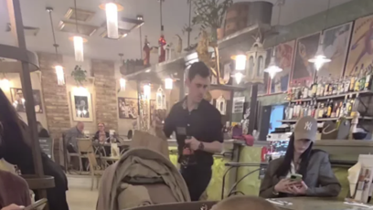 FOTO: Karlos Vémola a Lela Ceterová zašli po rozchodu s dětmi na večeři.