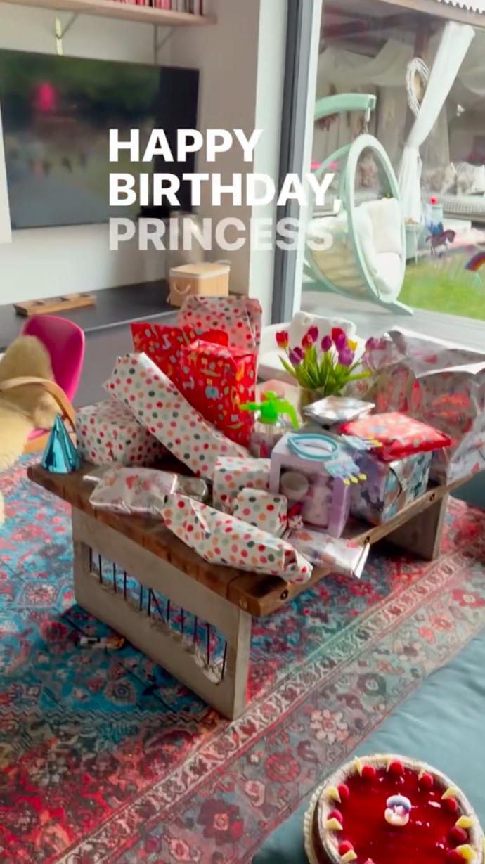 FOTO: Agáta pro svou dceru připravila mnoho dárků. – stránka 7