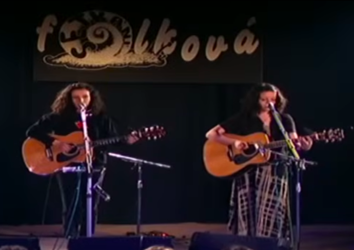 FOTO: O jejím úmrtí informovala sestra a hudební parťačka Karolina Kamberská. – stránka 6