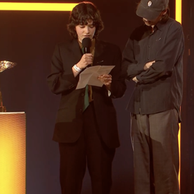 Zpěvaččina výzva k bojkotu hlavního sponzora, který udílení cen financuje, vyvolala velmi rozporuplné reakce.