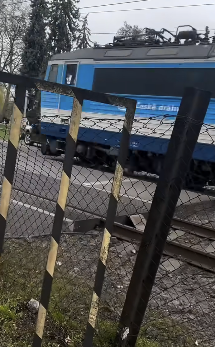 FOTO: Ke srážce naštěstí nakonec nedošlo. – stránka 2