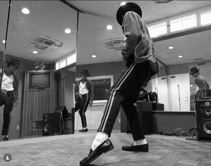 FOTO: Jaafar Jackson strávil dva roky studováním svého strýce Michaela Jacksona. – stránka 6