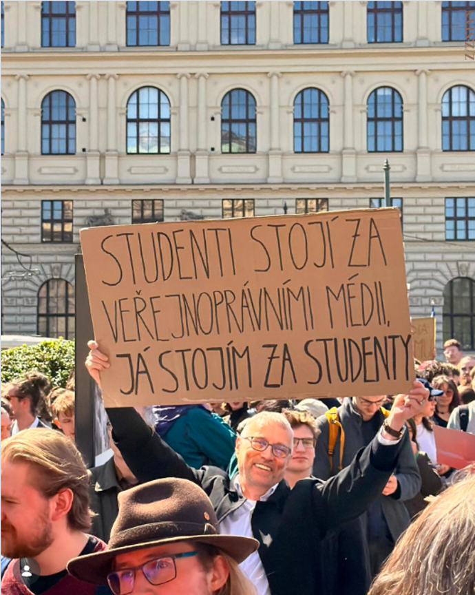 FOTO: Martin Dvořák se připojil k protestu. – stránka 1