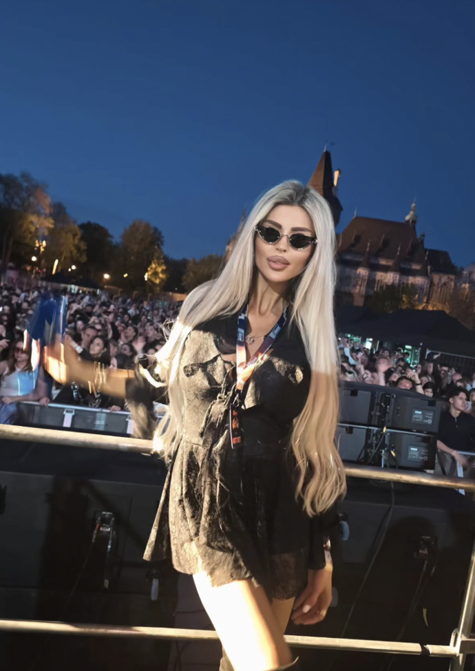 FOTO: Lela Ceterová si užila hudební akci v Budapešti. – stránka 2