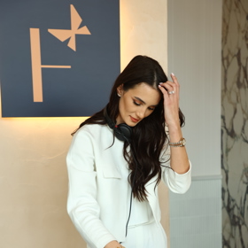 Kristyna Schicková se chopila DJ pultu. 