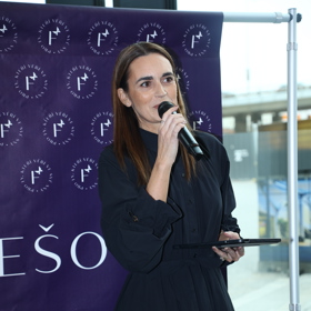 Daniela Brzobohatá moderovala akci Ivety Fabešové.