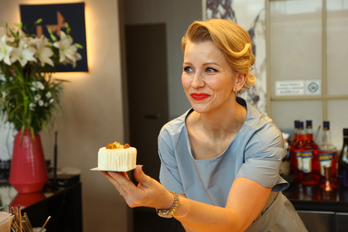 FOTO: Iveta Fabešová představila nové cukrářské výrobky. – stránka 12