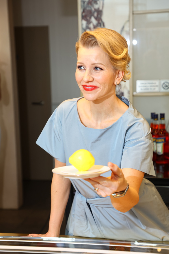 FOTO: Iveta Fabešová s legendárním citrónem. – stránka 11