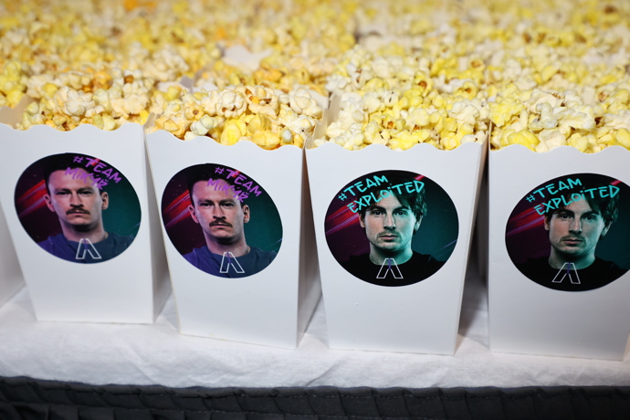 FOTO: Na promítání nechyběl ani popcorn. – stránka 9