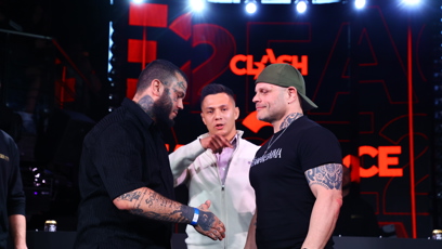 FOTO: Leo Beránek během staredownu s Petrem Reifem.