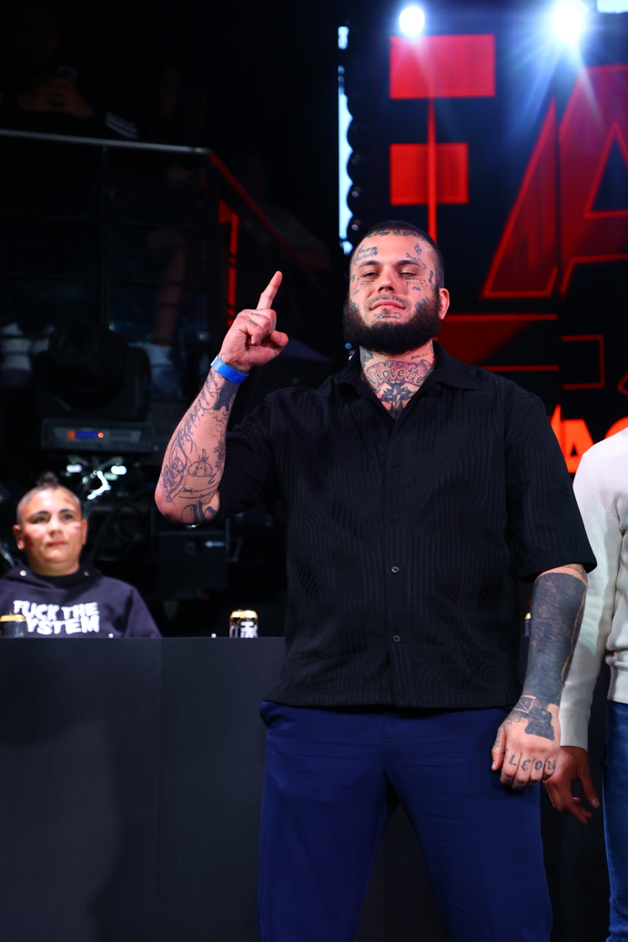 FOTO: Leo Beránek na tiskovce Clashe. – stránka 2