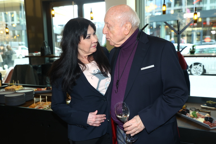 FOTO: Mezi Dagmar Patrasovou a Felixem Slováčkem došlo i k intimnostem. – stránka 28