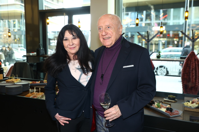 FOTO: Dagmar Patrasová a Felix Slováček rozdávali úsměvy. – stránka 25