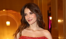 Krásná Sara Sandeva vyrazila na ples.