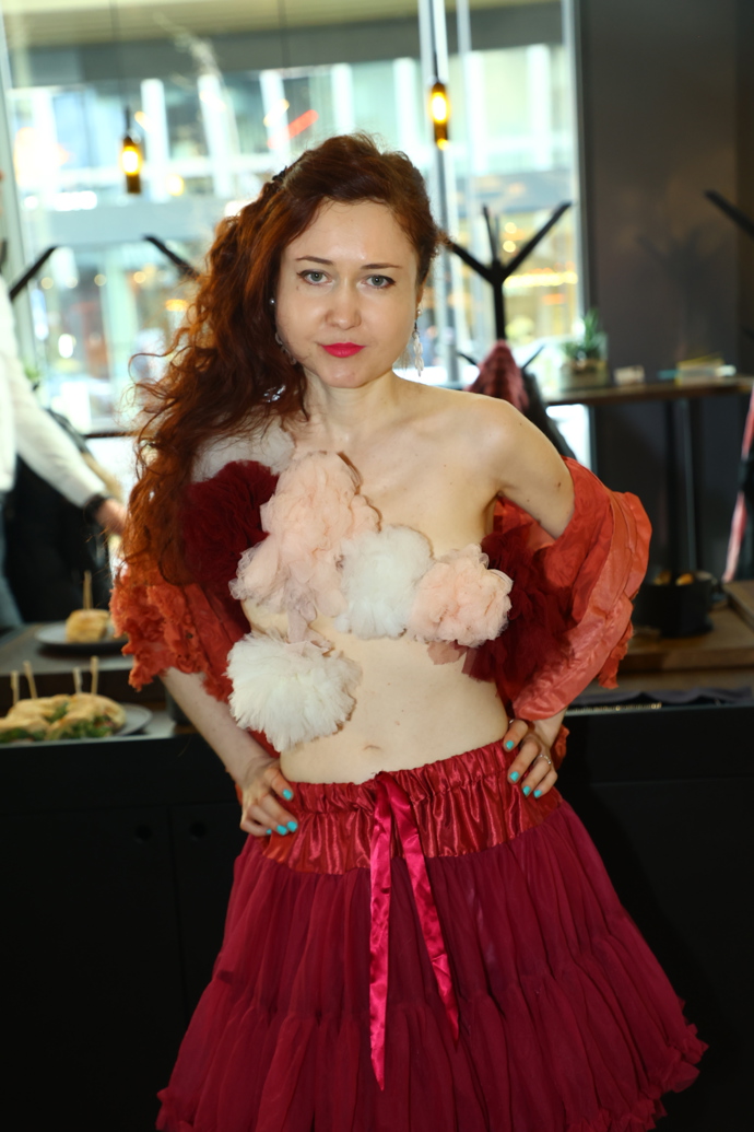 FOTO: Eva Toulová v zajímavé modelu. – stránka 10