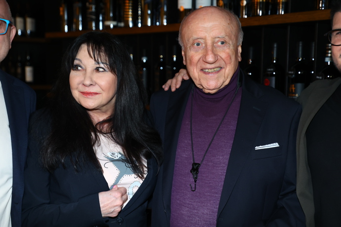 FOTO: Dagmar Patrasová společně s Felixem Slováčkem. – stránka 18