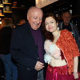 Felix Slováček mohl jen těžko odtrhnout oči od outfitu Evy Toulové.