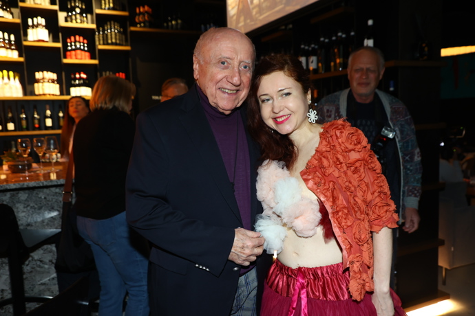 FOTO: Eva Toulová a Felix Slováček. – stránka 3