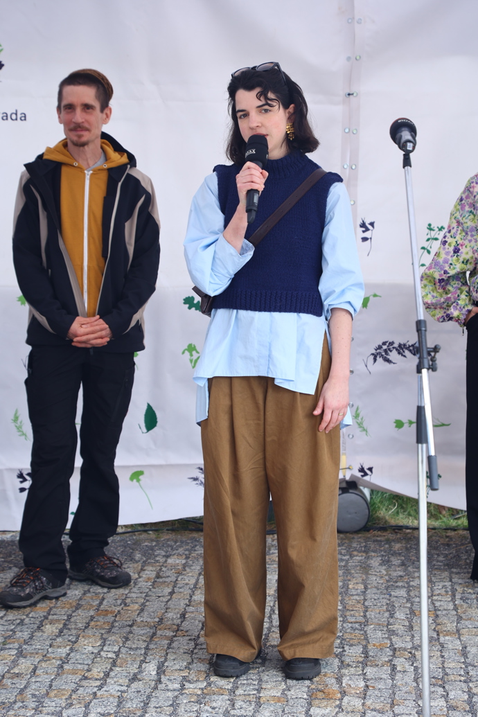 FOTO: Antonie Fromanová na slavnostním zahájení výstavy živých tropických motýlů nazvané Motýli: Umění přežít. – stránka 15