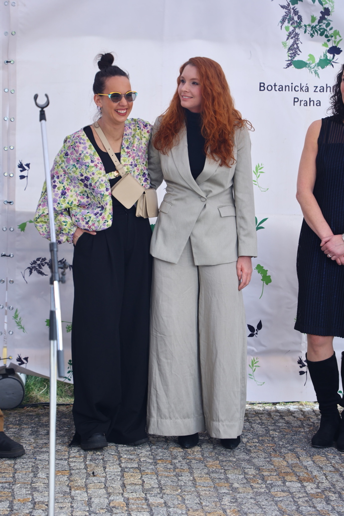 FOTO: Denisa Nesvačilová a Michaela Tomešová. – stránka 15