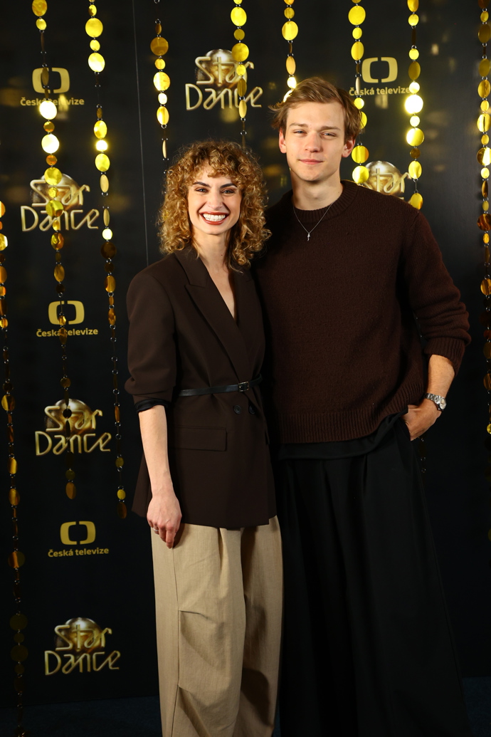FOTO: Tanečnice Natálie Otáhalová a herec, zpěvák Tomas Sean Pšenička. – stránka 14
