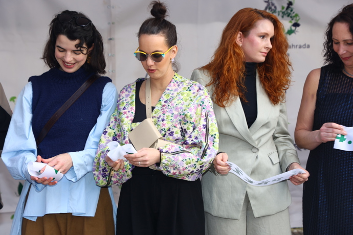 FOTO: Antonie Formanová, Michaela Tomešová a Denisa Nesvačilová. – stránka 12