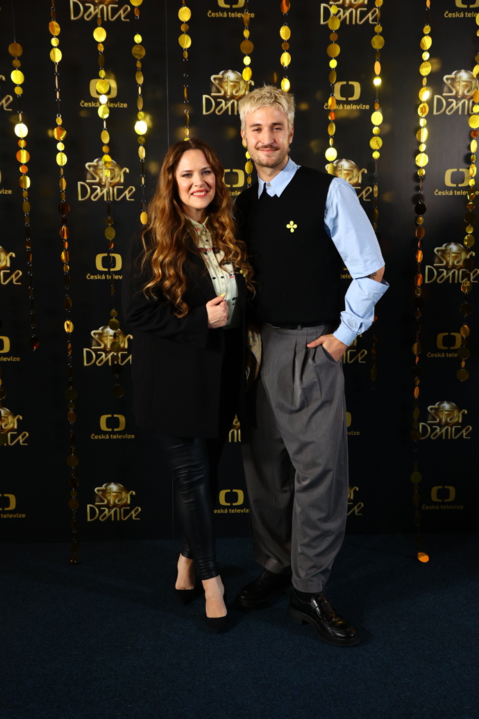 FOTO: Petra Nesvačilová se svým tanečním partnerem. – stránka 13