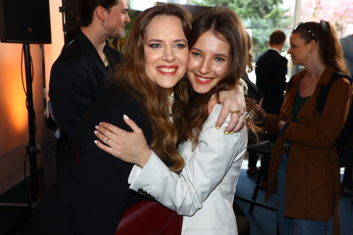 FOTO: Petra Nesvačilová a Sara Sandeva na tiskové konferenci ke 14. ročníku StarDance. – stránka 7