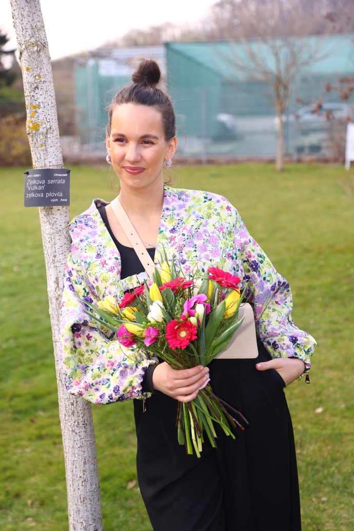 FOTO: Michaele Tomešové to moc slušelo, vsadila na jarní barvičky a byla nepřehlédnutelná. – stránka 4