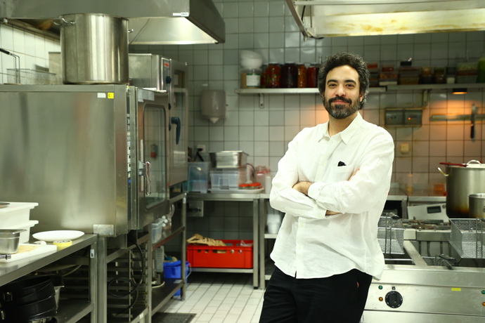 FOTO: Režisér snímku Rodrigo Zuñiga vzal redakci eXtra.cz do kuchyně. – stránka 3