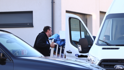 FOTO: Stěhováci odvezli věci Lely Ceterové.