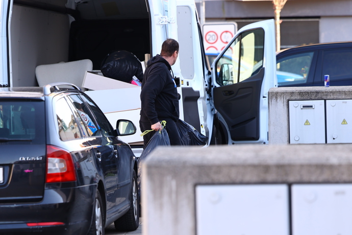 FOTO: Stěhováci odvezli Lely věci. – stránka 7