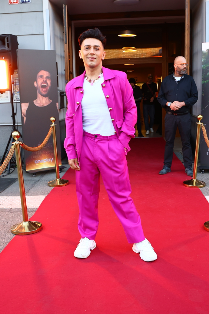 FOTO: Na premiéru dokumentu Leoše Mareše dorazil zpěvák Jan Bendig. – stránka 114