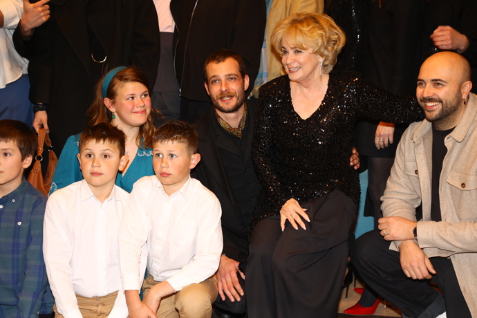 FOTO: Jana Nagyová si sedla kolegovi na klín. – stránka 10