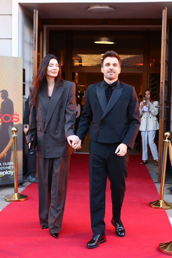 FOTO: Manželé Marešovi na premiéře. – stránka 16