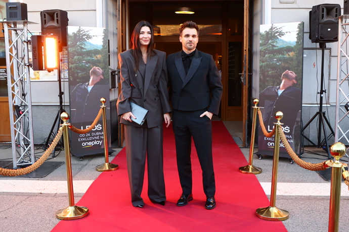 FOTO: Manželé Marešovi na premiéře. – stránka 13