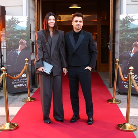 Manželé Marešovi na červeném koberci. 