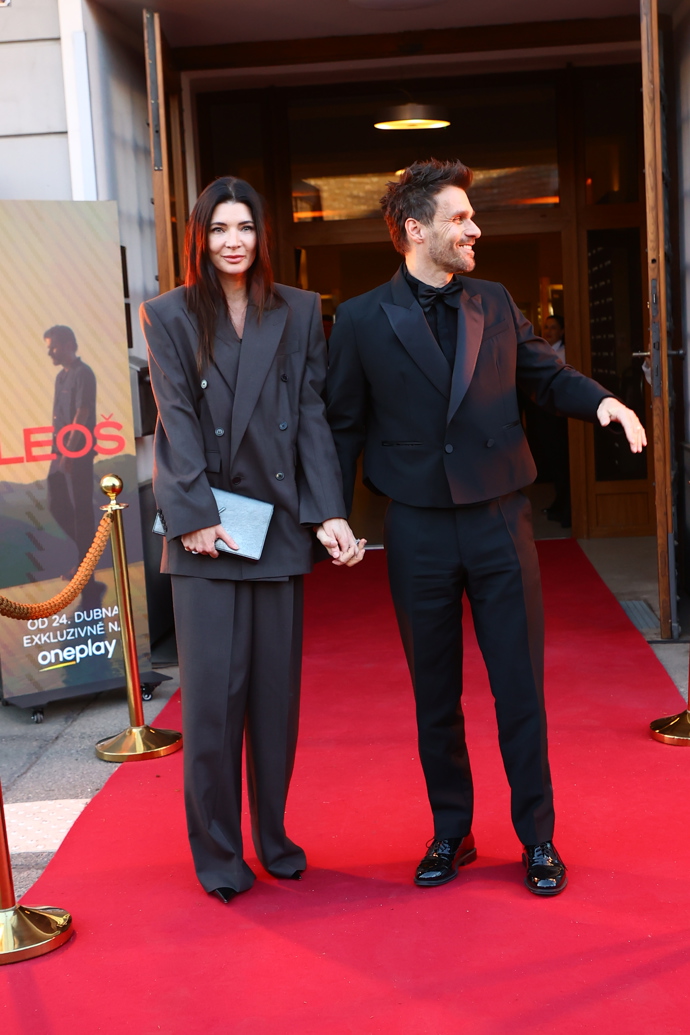FOTO: Manželé Marešovi na premiéře. – stránka 14