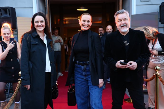 FOTO: Dorazila i zpěvačka Monika Absolonová s Milošem Pokorným. – stránka 1