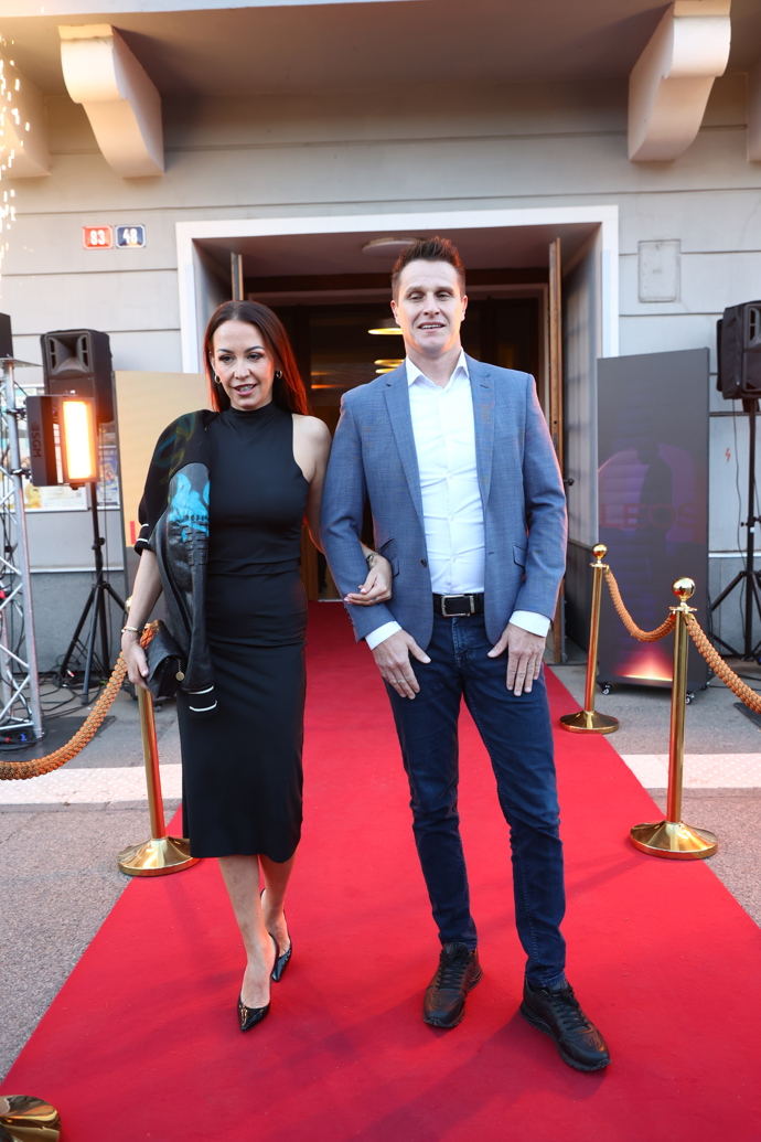 FOTO: Agáta Hanychová s manželem na premiéře dokumentu Leoš. – stránka 128