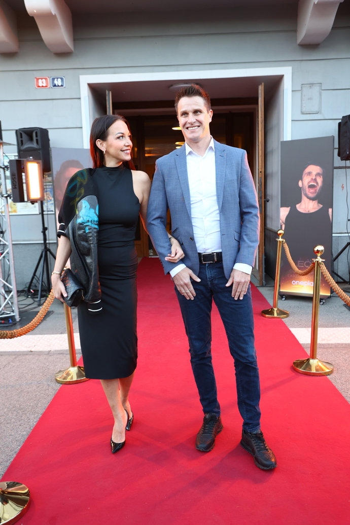 FOTO: Dorazila i Agáta Hanychová s manželem Mirkem Dopitou. – stránka 2