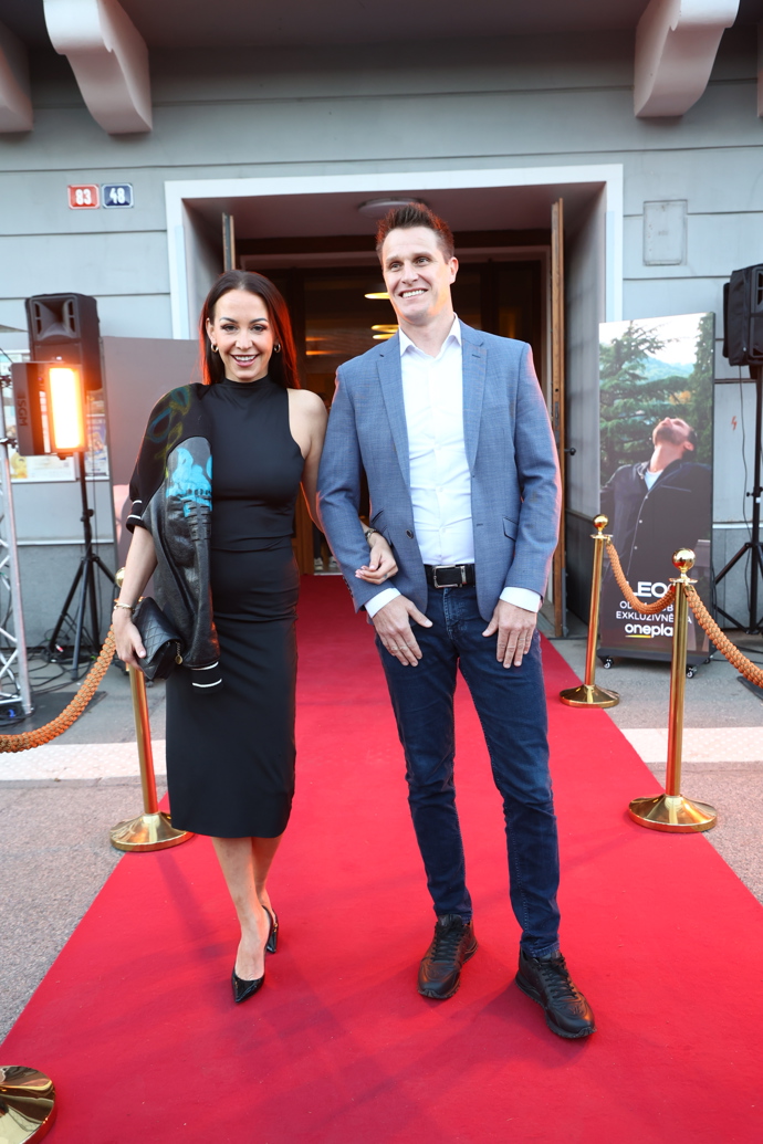 FOTO: Agáta Hanychová s manželem na premiéře dokumentu Leoš. – stránka 3