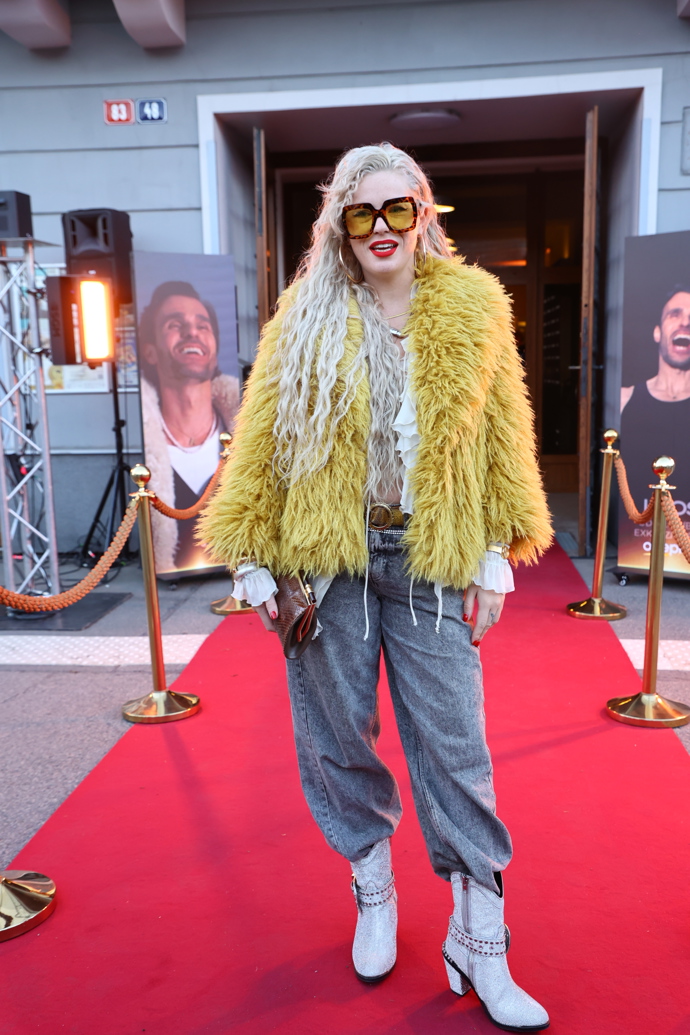 FOTO: Přišla i zpěvačka Žofie Dařbujánová. – stránka 3